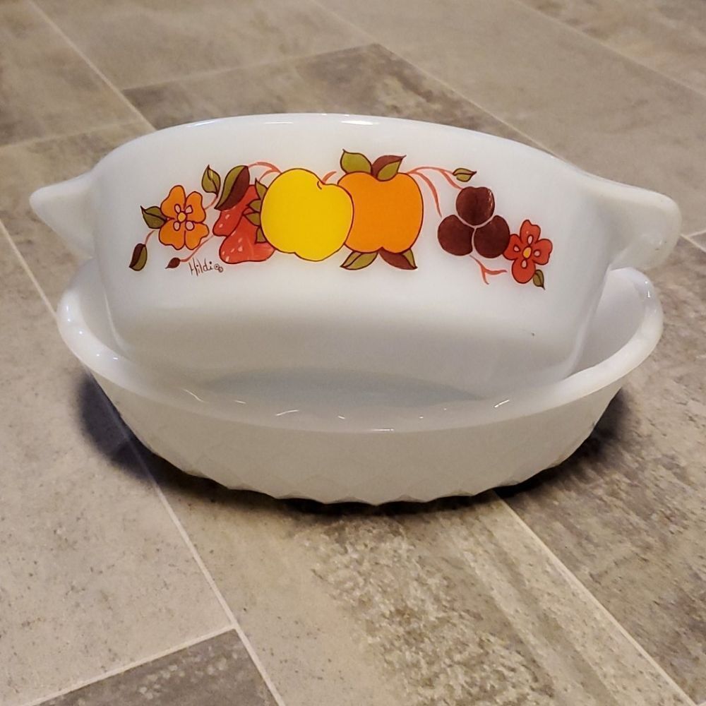 Set of 2 Vintage Milkglass Oven Wear Set